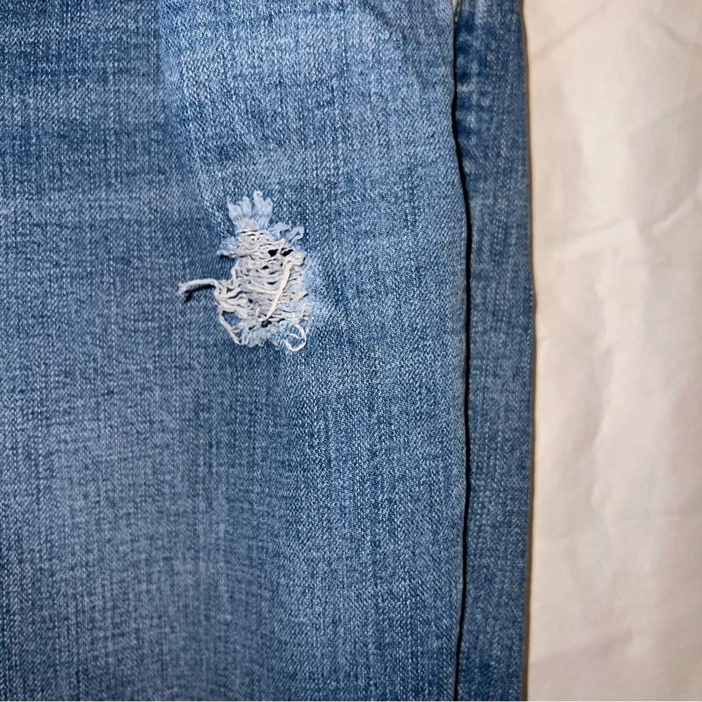 Old Navy Boyfriend Cut Capri Distressed Light Blue Denim Jeans - Picture 3 of 7